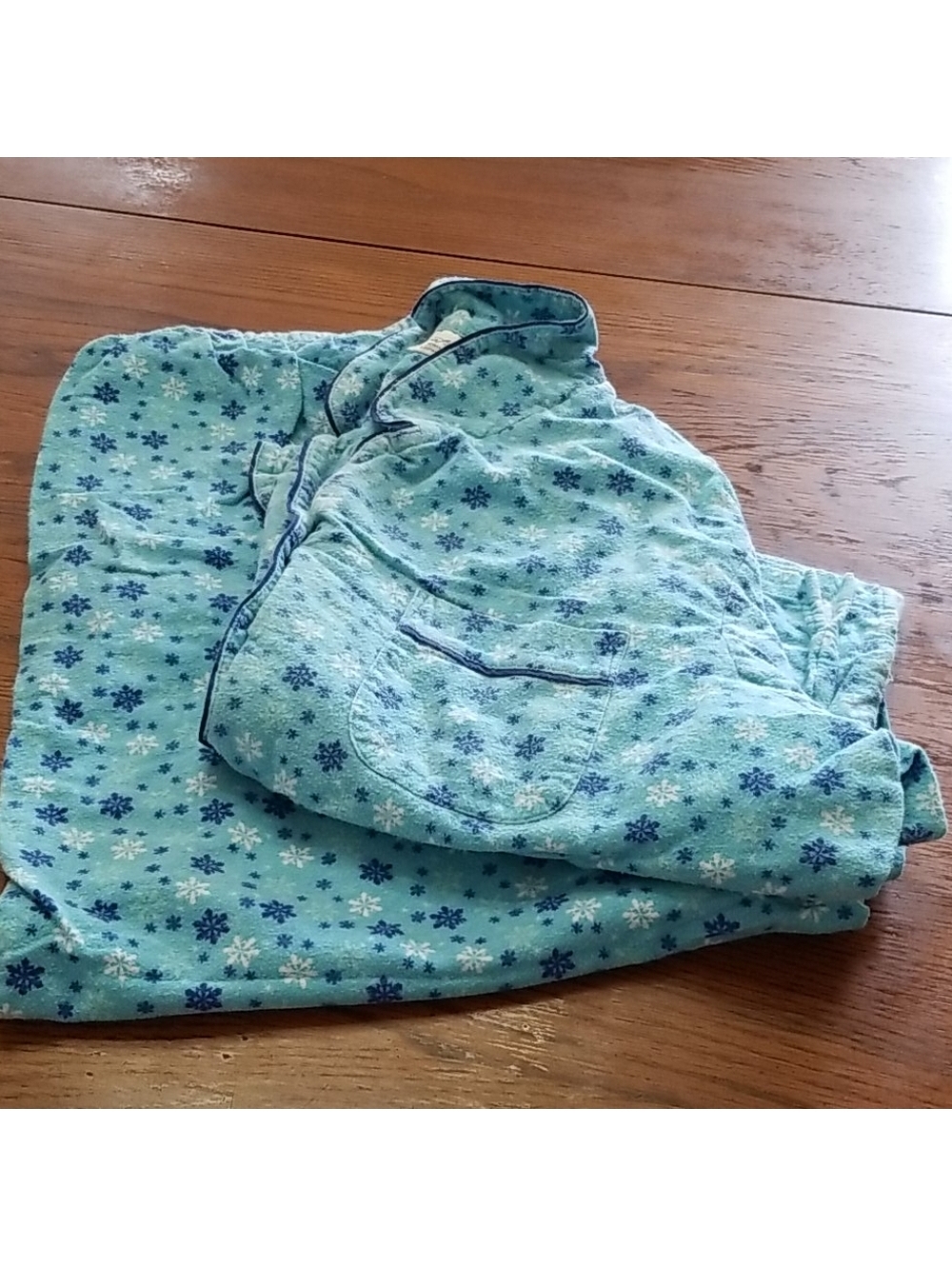 Secret Treasures Women's Blue and White Snowflake Pajama Set, Size 3XL